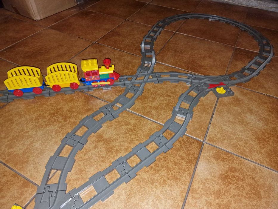 traseu cu tren si sine Lego Duplo