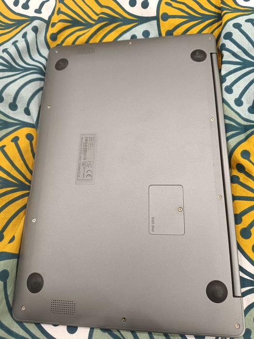 Лаптоп EZbook X3