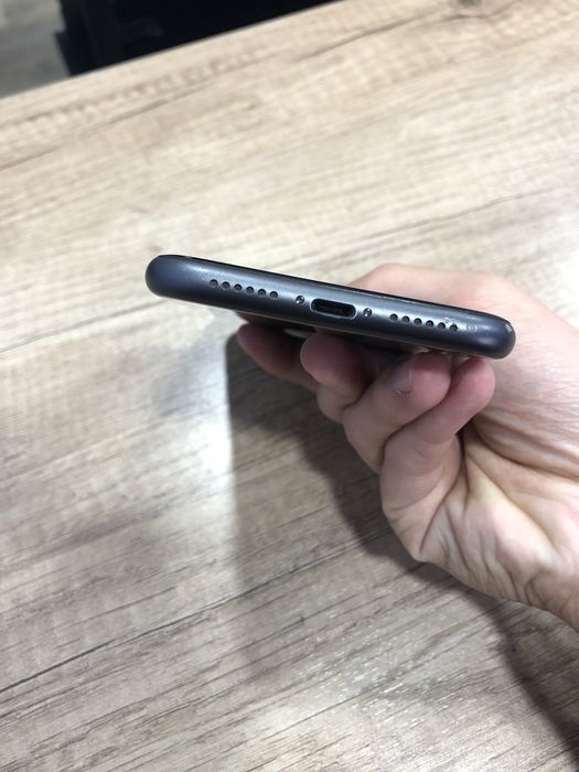 iPhone 11 64 GB KH/A