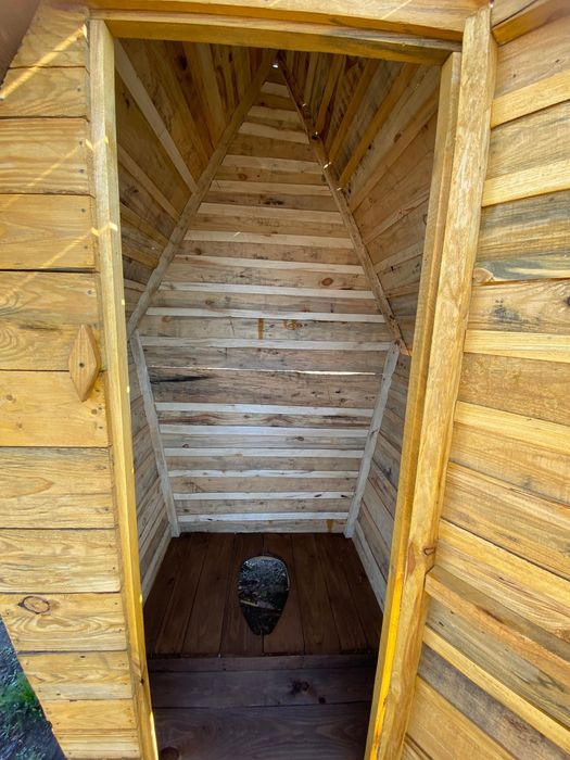 Туалет садовый деревянный.