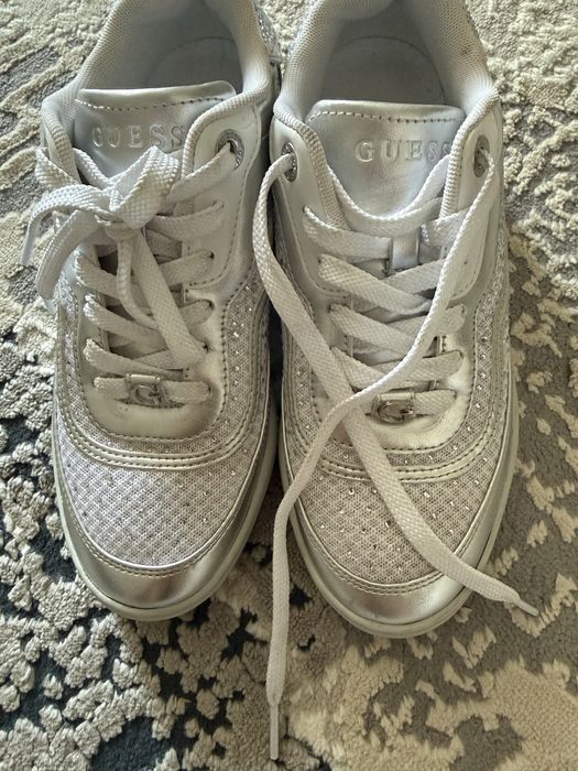 Продам кеды Guess