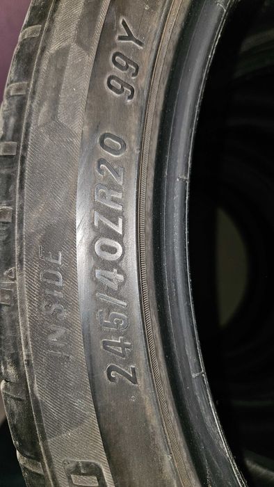 Шины летние 245/40/20