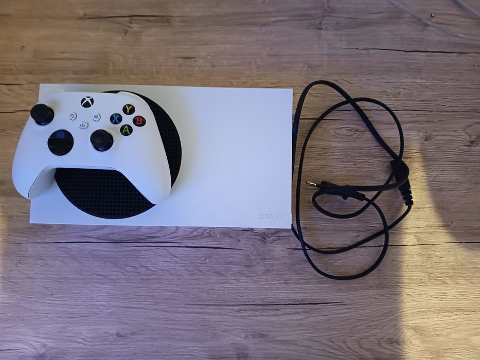 Vând Xbox series s