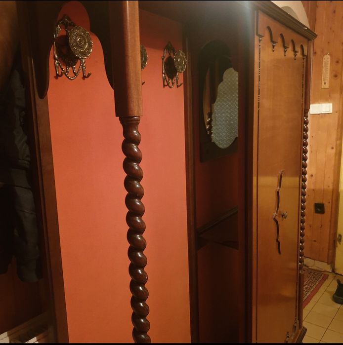 Cuier vintage din lemn