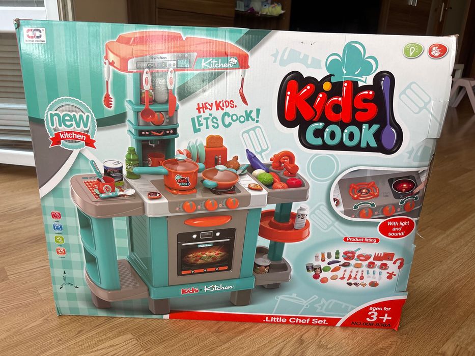 Продавам детска кухня Little Chief