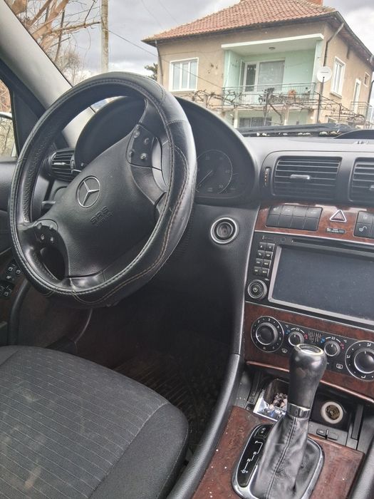 Продавам мерцедес С 220cdi