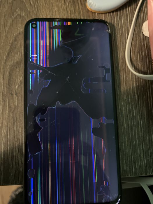 iPhone 11 Pro Max за части / iCloud заключен / дисплей с петно