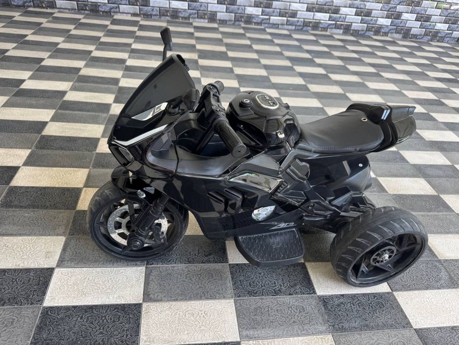 Detskiy motosikl sotiladi