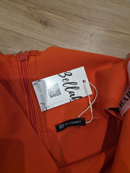 Чисто нова рокля размер С Bella Barnet