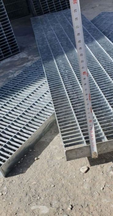 Trepte metalice zincate