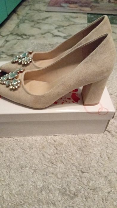 Дамски официялни бежови обувки