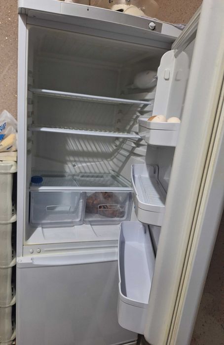 Холодильник INDESIT