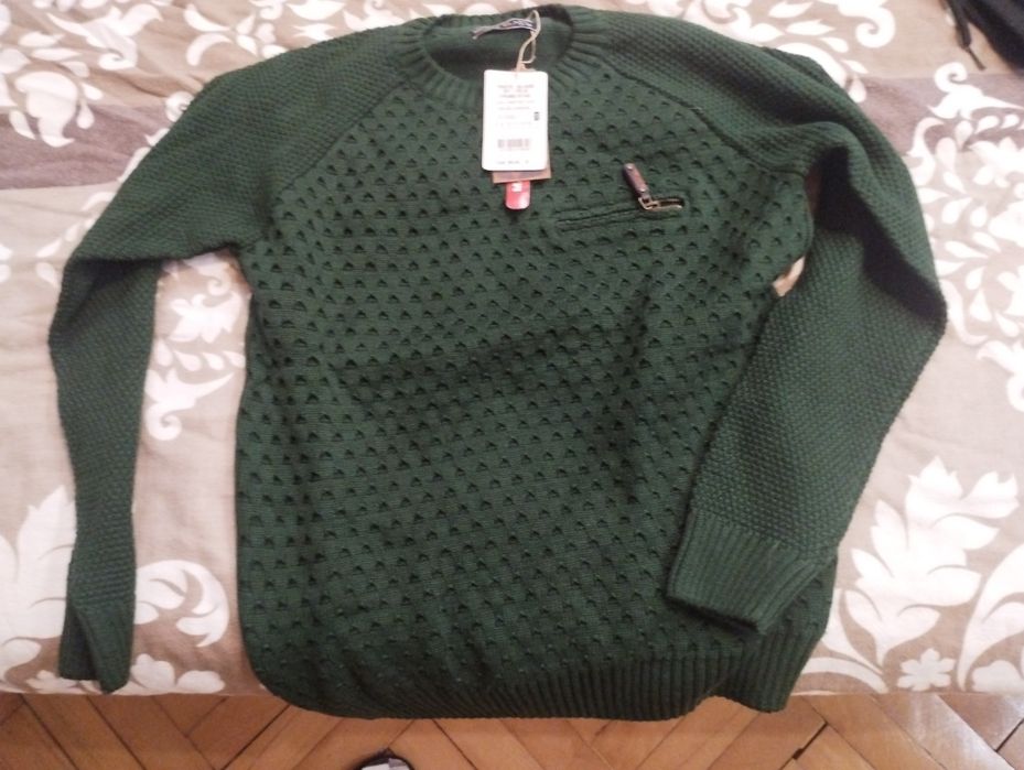 Нов пуловер 11-12г.