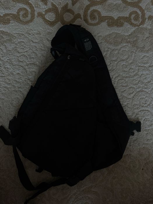 oakley сумка через плечо