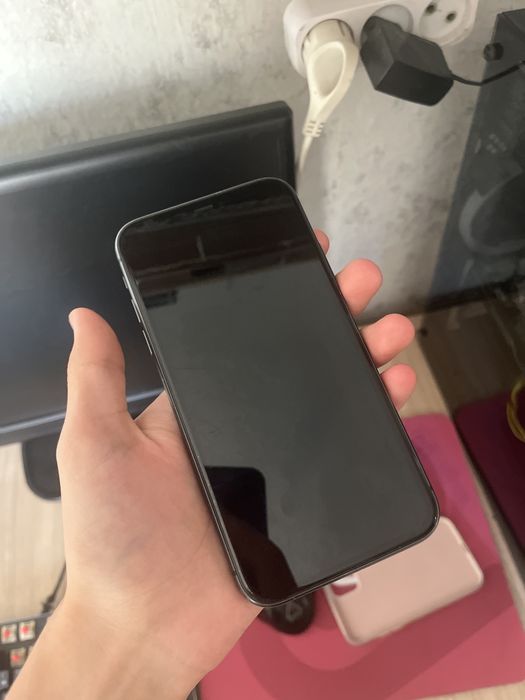 Продам айфон 11.