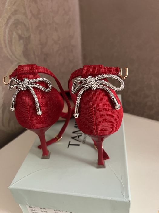 продам туфли женские красные