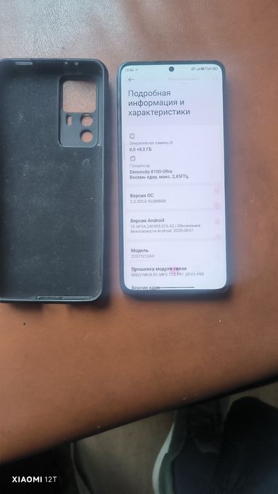 Xiaomi 12T, Moto razr 40,