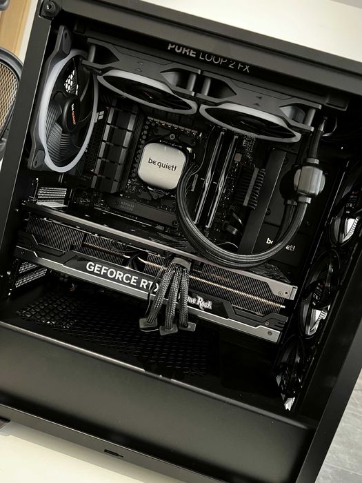 Гейминг компютър - RTX 4080 GameRock / Ryzen 7 7700X / 32GB DDR5 / X670E