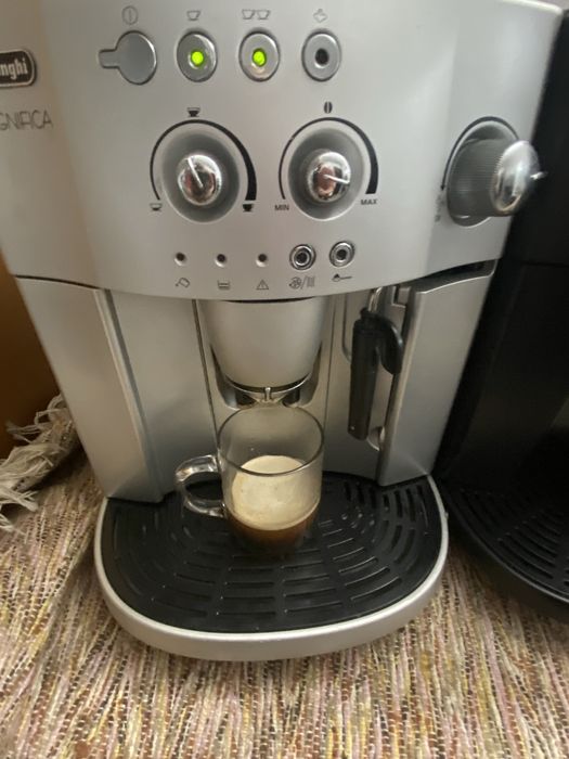 Expresor cafea boabe si macinata Delonghi magnifica