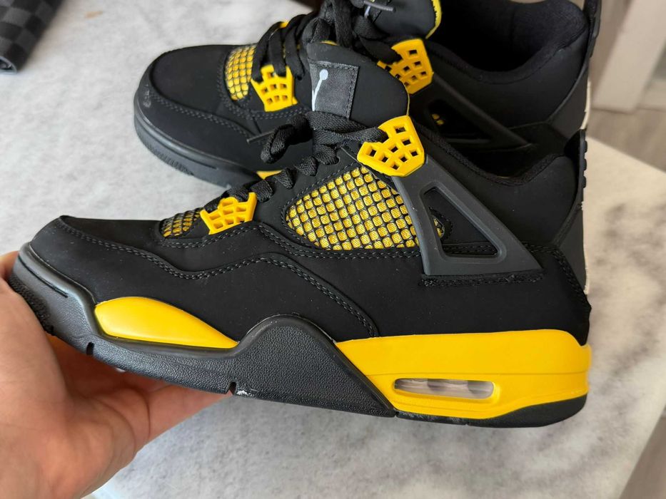 Air Jordan 4 Retro Thunder 42