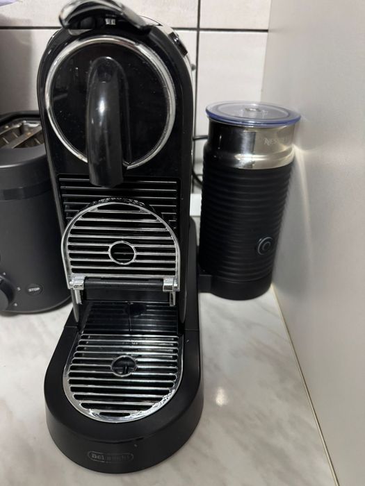 Expresor cu capsule Nespresso
