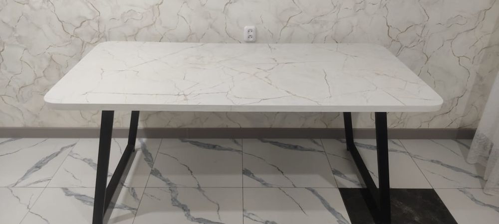 Продам стол срочный