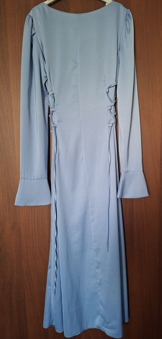 Продаю небесно голубое платье