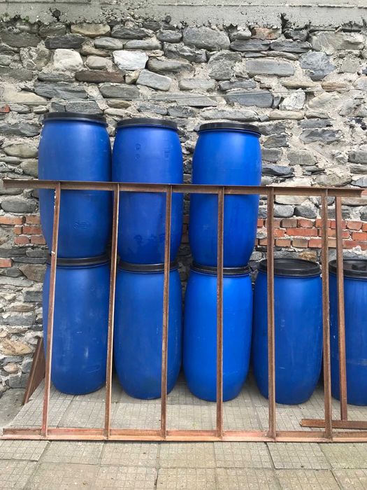 Бидони пластмасови