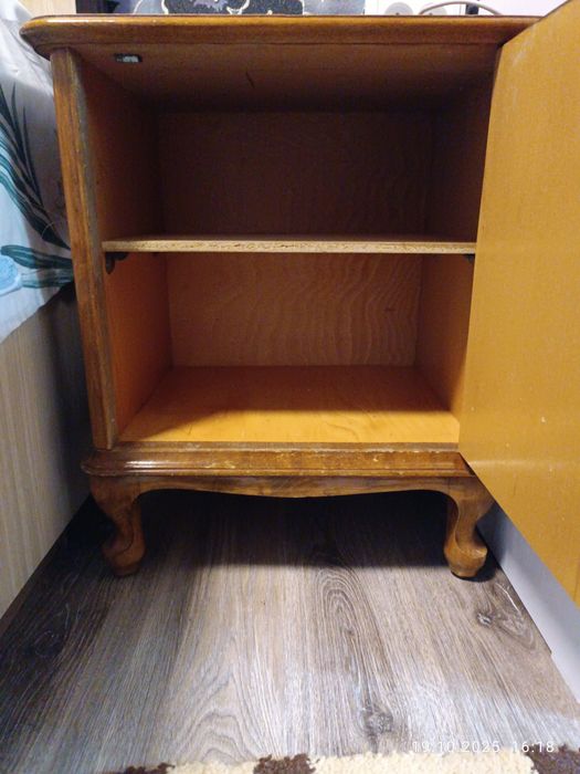 Прикроватный тумбочки