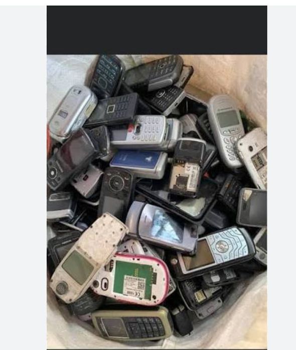Telefoane vechii pentru reciclat extras Aur ..număr Bucăți 13.