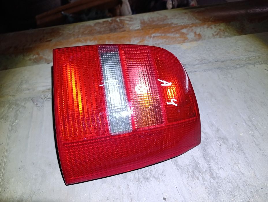 Audi A4 задний фонарь