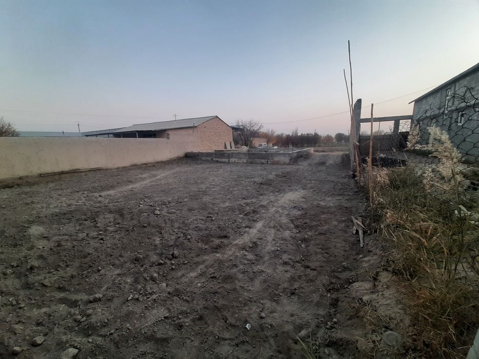 Hovli sotiladi chorbakrda