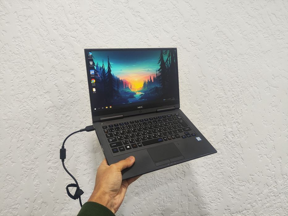 Ультрабук Nec 
Внешне 7/10 СМОТРИТЕ ФОТО 
Процессор - Intel Core I7 75