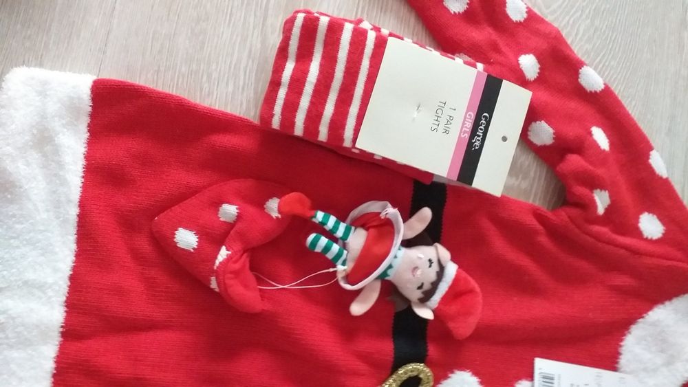 Детска коледна рокля с чорапи и играчка