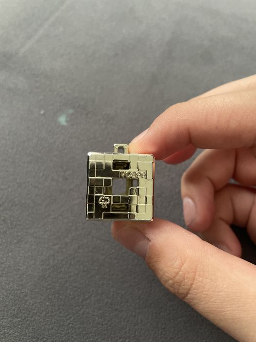 Золотой кубик из киндера