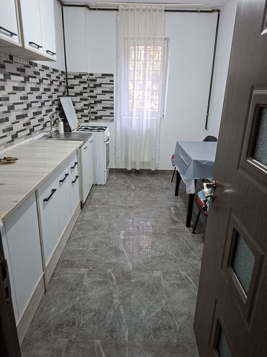 Închiriez ap 2 camere,parter cu balcon.pe N Bălcescu,Buzău