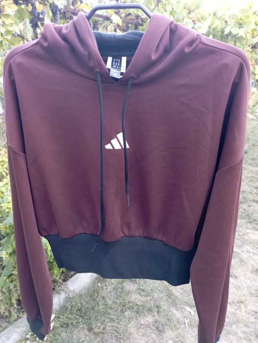 Адидас Спортни сутиени, комплекти, суетширти