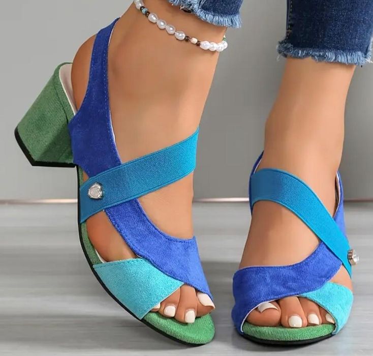 Женские босоножки