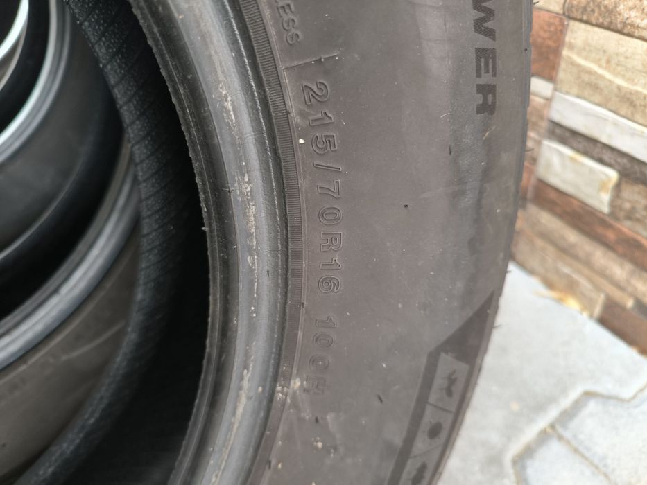 Гуми 215 70 16  дот4422