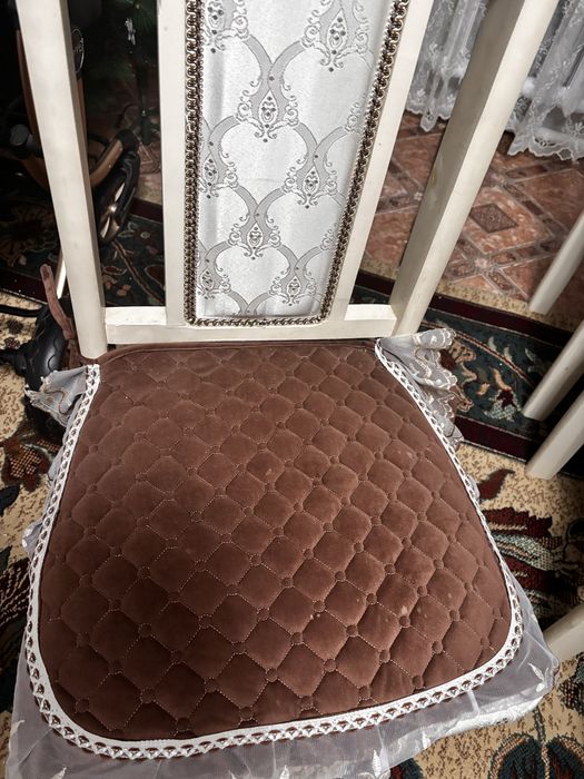 Срочно стол со стульями