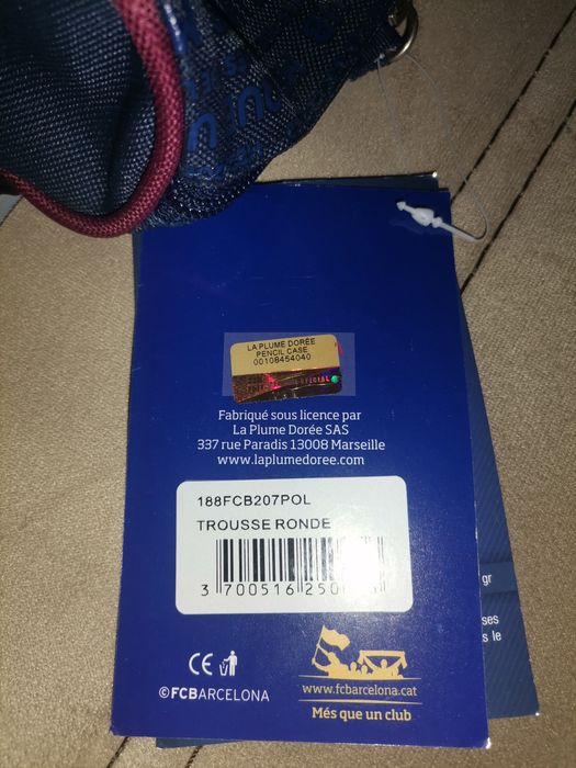 Продавам несесер на BARCELONA-официален продукт