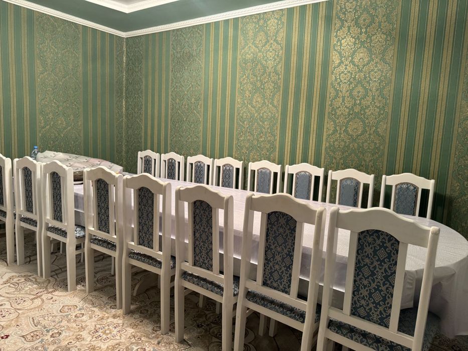 Стол со стульями