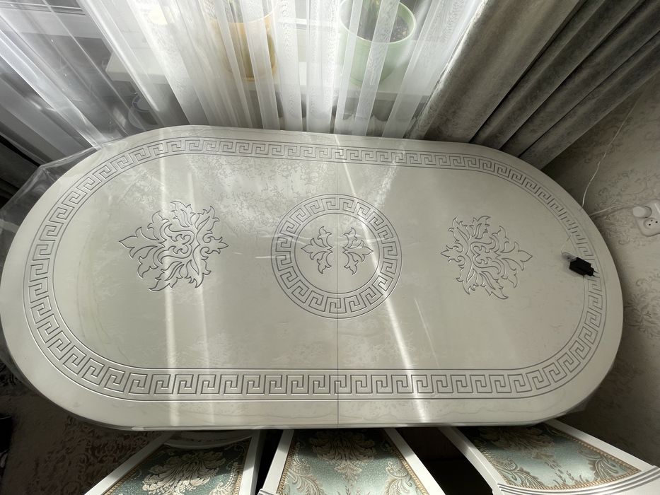 Стол для гостиный