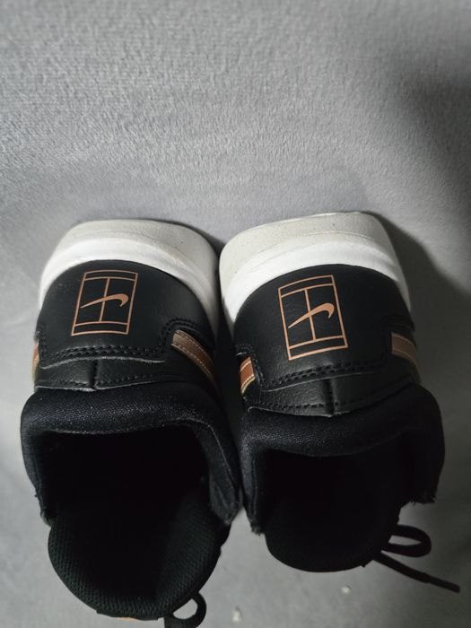 Adidași Nike court lite