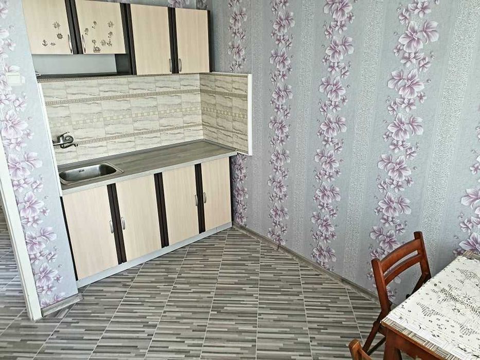 Дава се под наем Двустаен апартамент в Бургас, Славейков - 55 кв.м за 153 € - Снимка #1