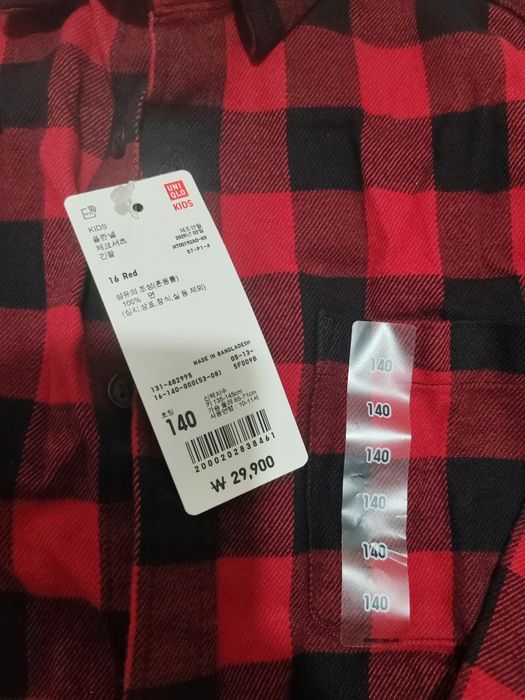 Рубашка бренда Uniqlo