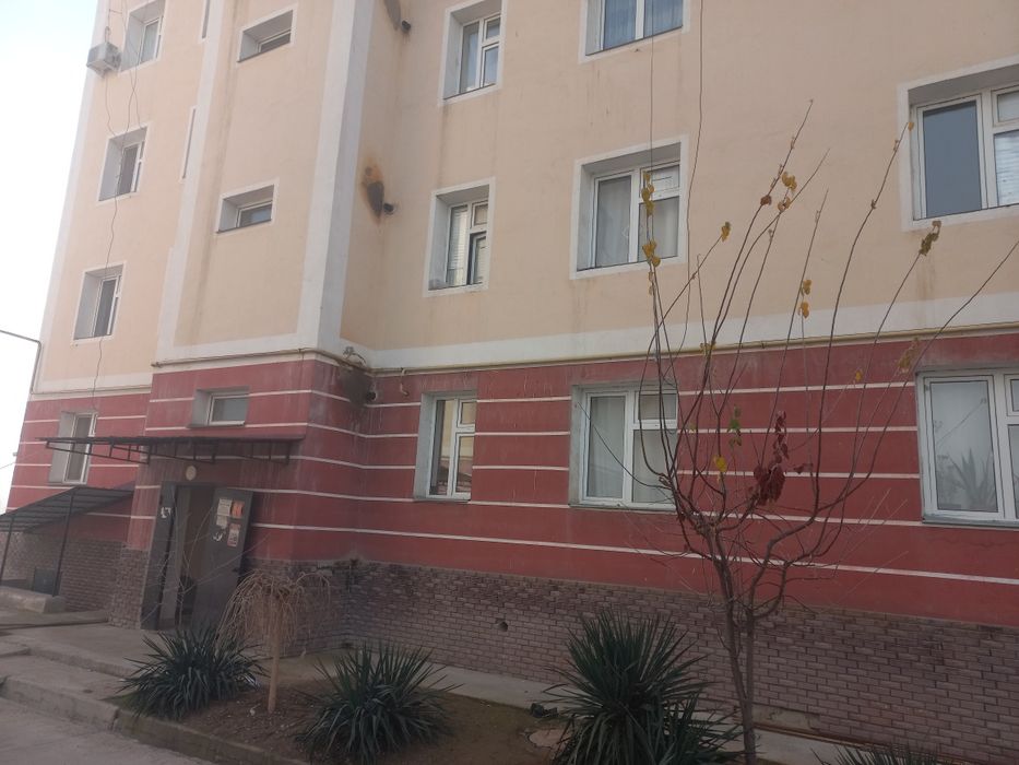 Toshkent viloyati Nurafshon shahridagi uy sotiladi