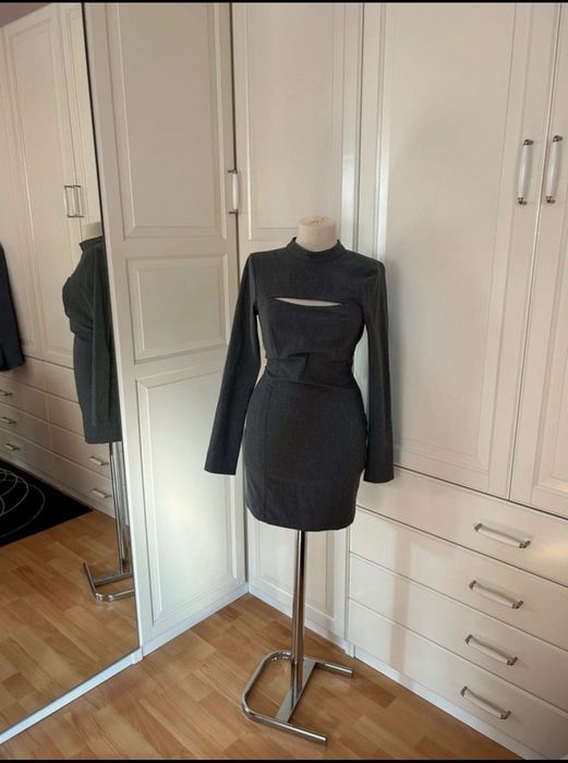 Rochie slim zara cu decolteu cut out