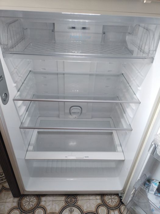 Продам Холодильник LG