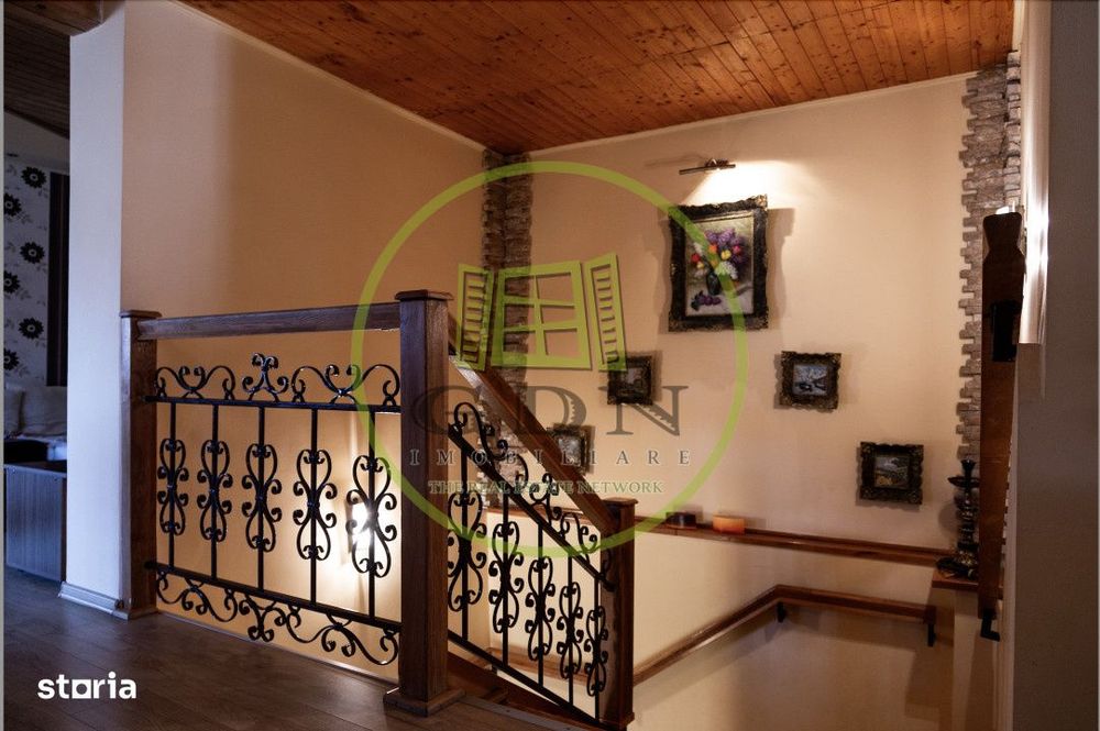 Casa zona centrala, 8 camere.